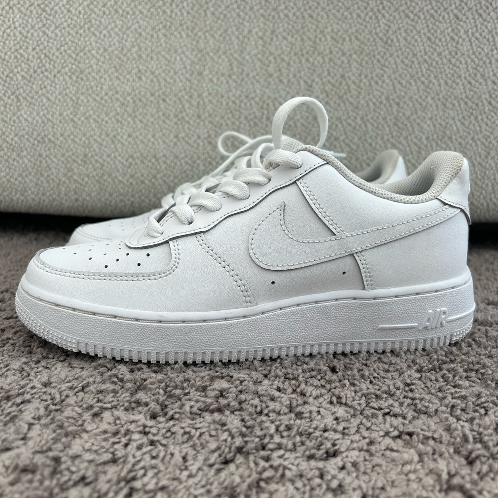 Nike Air Force 1 Youth Low Triple White Sneakers size 6y Excellent Condition